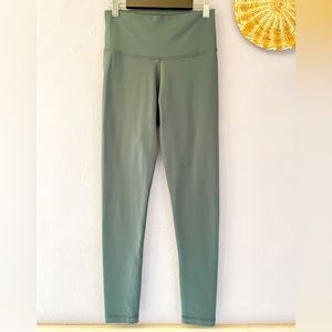 Aritzia Tna Atmosphere Hi Rise Ankle Legging Size Small